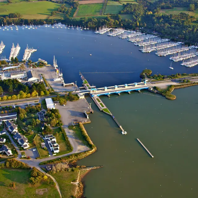 Photo-couverture_Barrage-et-port-d_Arzal-Camoel-©-Arnaud-Dréan
