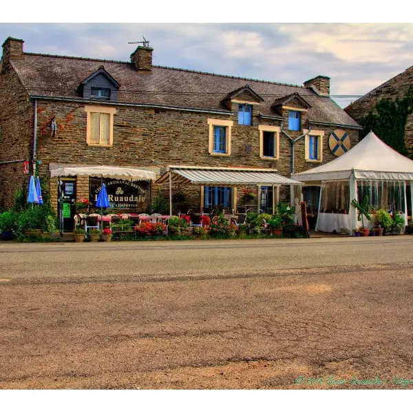 Restaurant-creperie-Chez-Bernard---La-Ruaudaie
