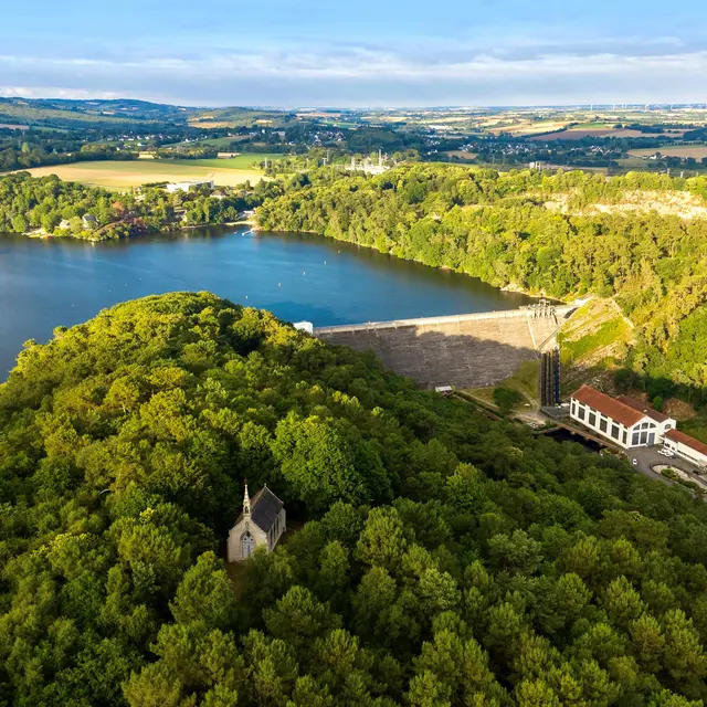 Saint-Aignan - Barrge du lac de Guerledan