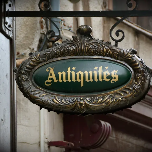 antiques-3697989_1280_Annabel_P_Pixabay