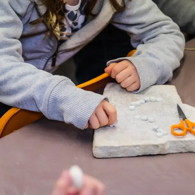 atelier parure en pierre polie