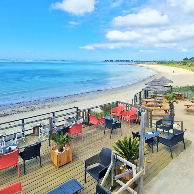 aux-terrasses-de-la-plage-la-trinité-sur-mer-restaurant-bar 1