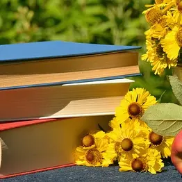 books-1757734_640