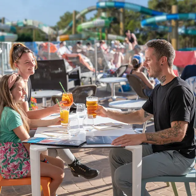camping-mane-guernehue-restaurant-terrasse-toboggans-1900px-1425px
