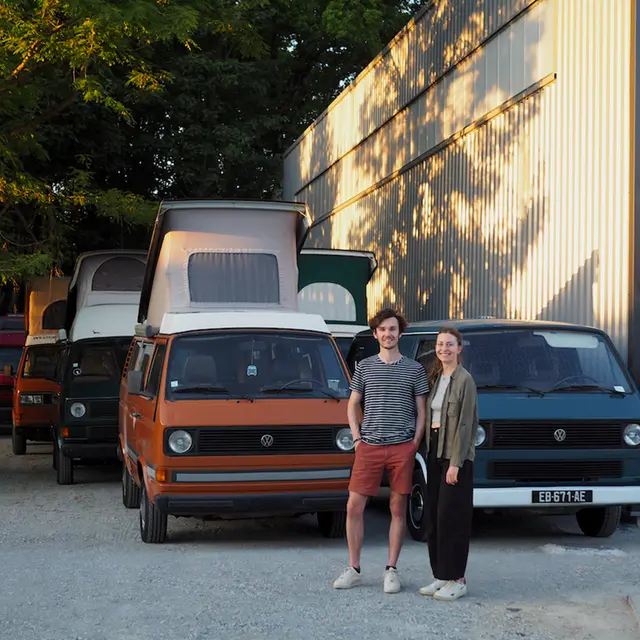 Location de combis Volkswagen vintages modernisés & tout confort.