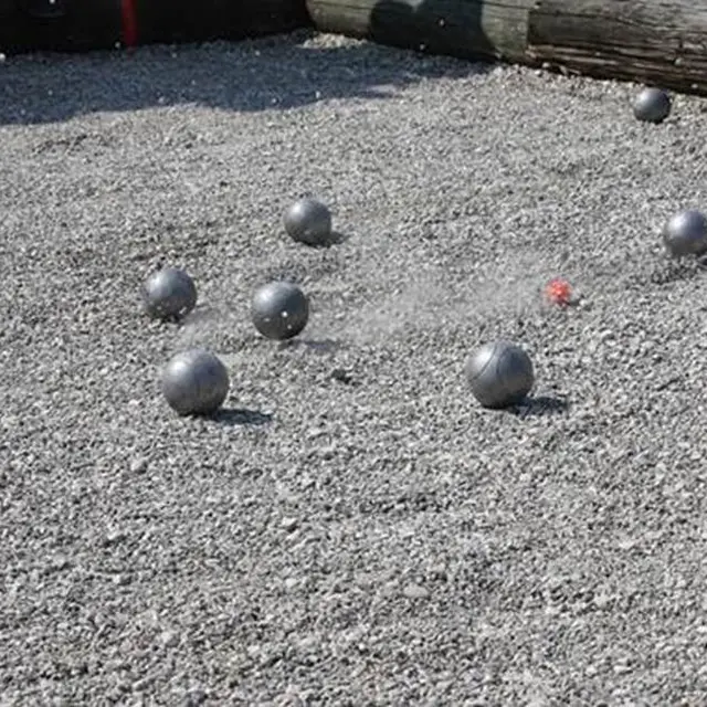 Concours de pétanque