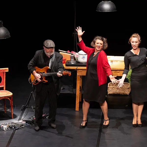 spectacle gourmand - la cuillere en bois - théâtre - Taupont