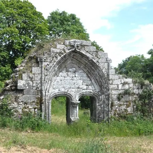 Chapelle-Vestiges-Saint-Maude-Plouray-Pays-Roi-Morvan-Morbihan-Bretagne-Sud