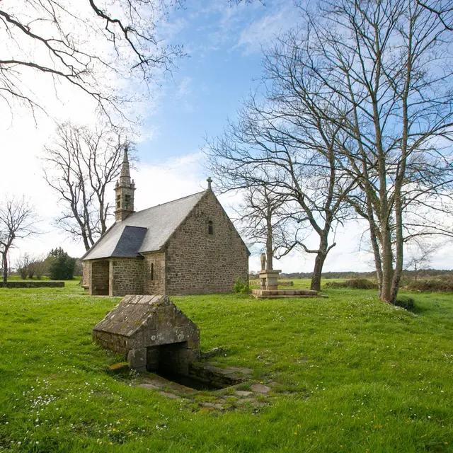 fontaine et chapelle-de-la-madeleine-carnac-marjorie-hodiesne (lourde)