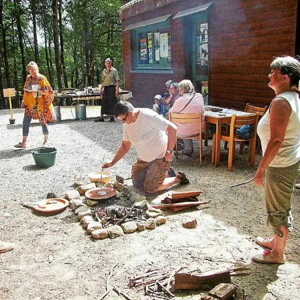 galettes-village-an-mil-elisabeth-perret-le-télégramme