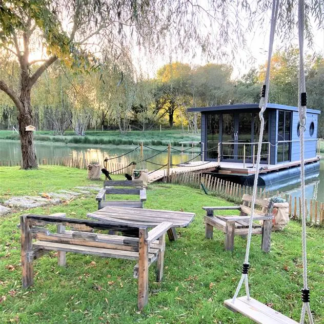 House boat Ecolodge Carles Ashton