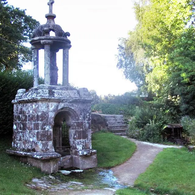 Fontaine Sainte-Anne à Le Guerno