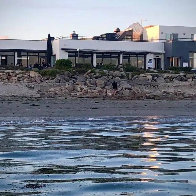 TELLEMENT PROCHE DE LA MER