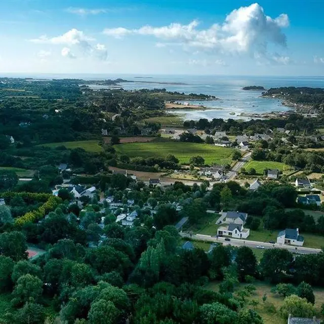 Vue aérienne du camping proche de la mer