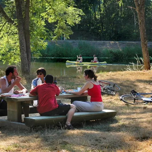 pique_nique au bord du Canal _ Niko_800x533