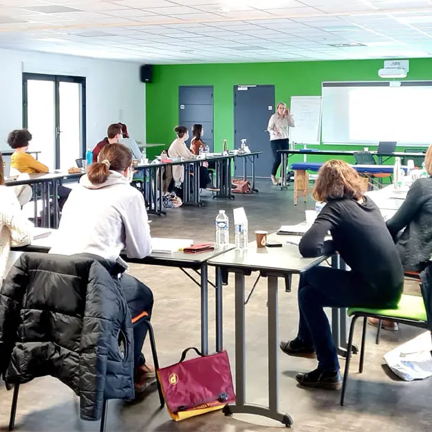 salle-broceliande-avec-personnes_web