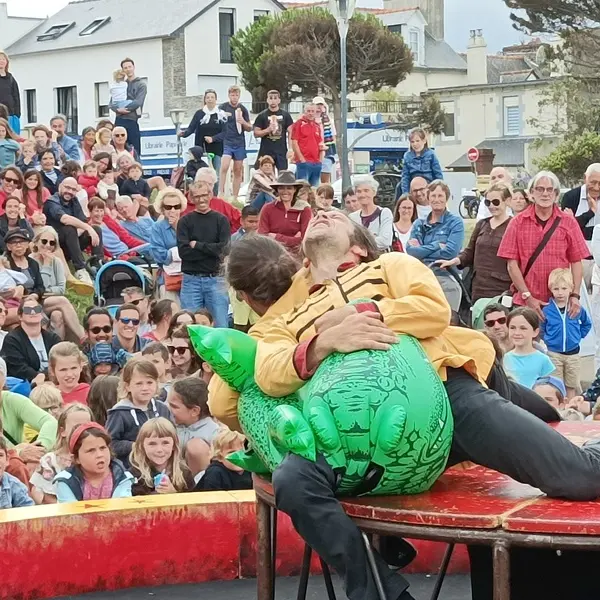 Spectacle Pas si bête_Arth Maël en balade_Lantillac