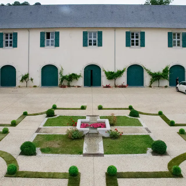 Domaine du Cinquau - Artiguelouve - la cour