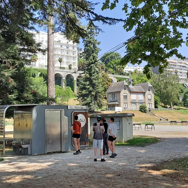 Toilettes stade Tissié Pau