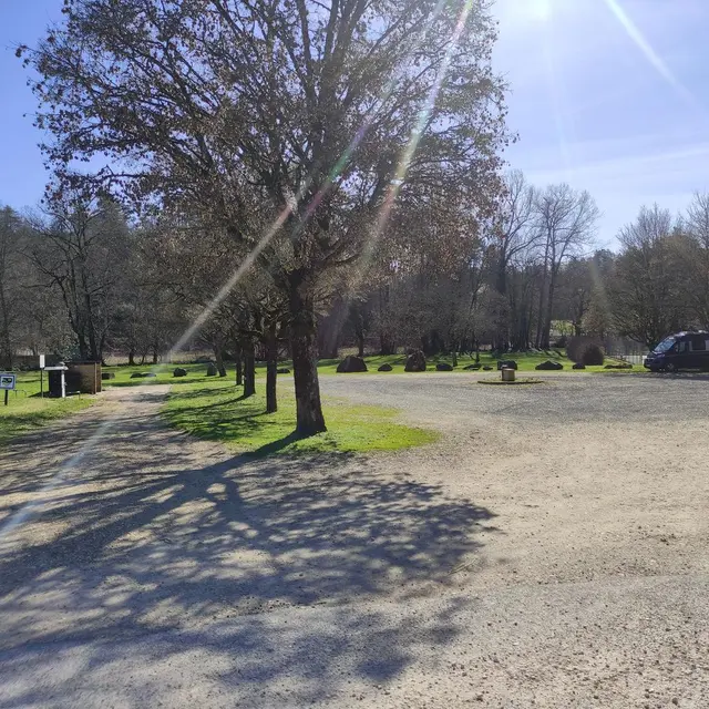 AIRE DE SERVICES DE SAINTE-ALVÈRE
