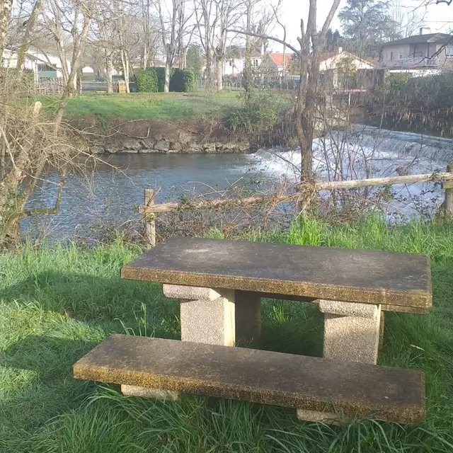 Aire de pique-nique - Jurançon - tables 1