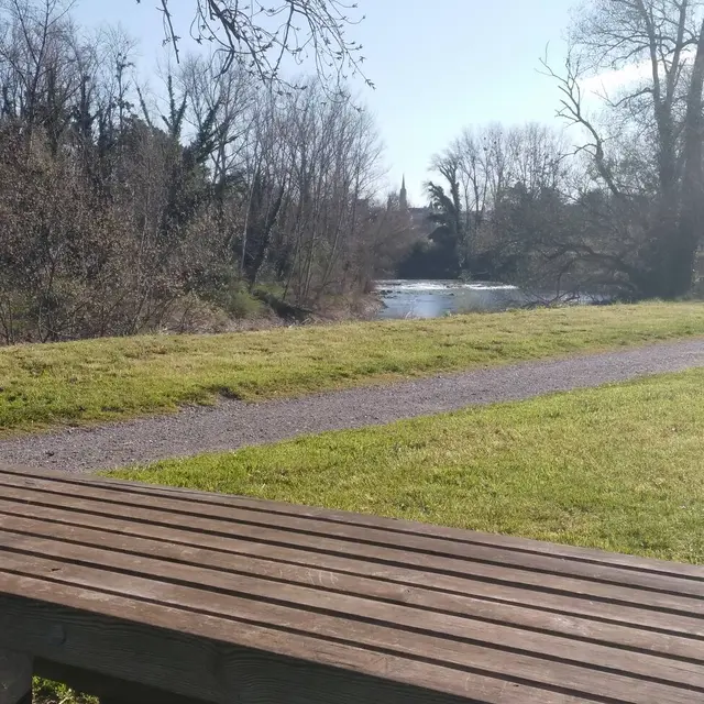 Aire de pique-nique - Jurançon - tables 1