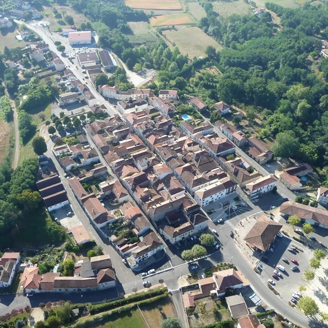 Vue aérienne de la Bastide de Montfort-en-Chalosse