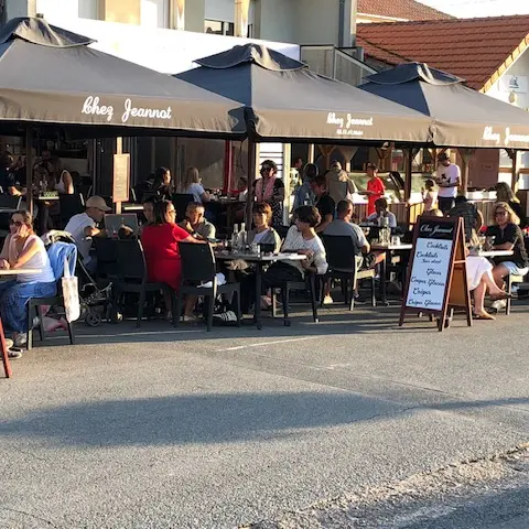 CHEZJEANNOTTERRASSEMONDE