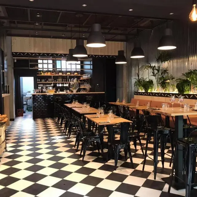 Dames moustache - billère - salle 2