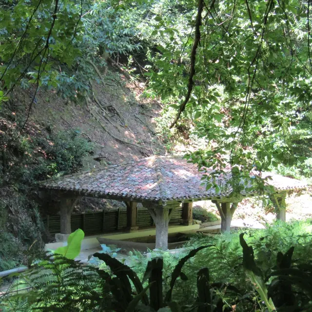 Fontaine cent marches - lavoir ombragé OT