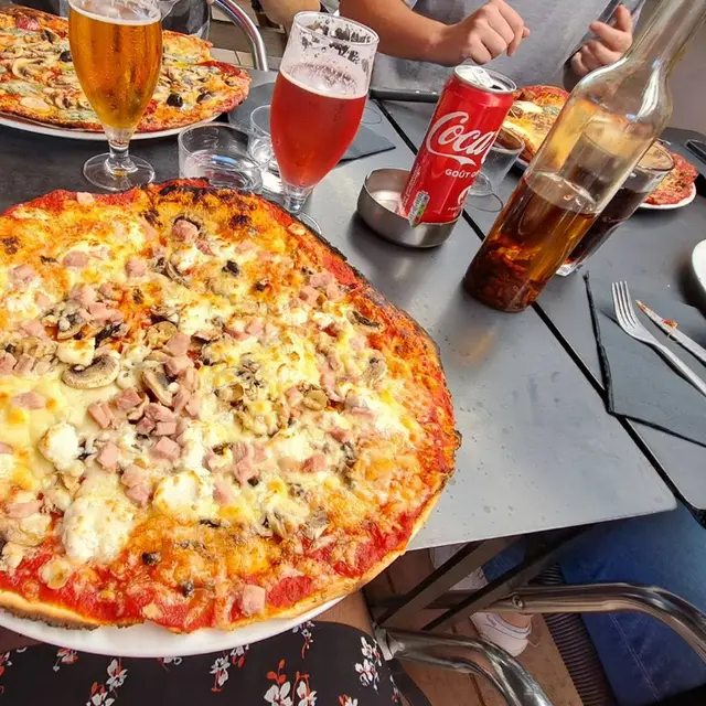 La Tour de Pise Pau Tourasse pizza