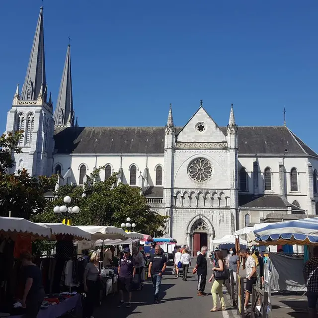 Marché des ambulants - Pau - Place de la Libération