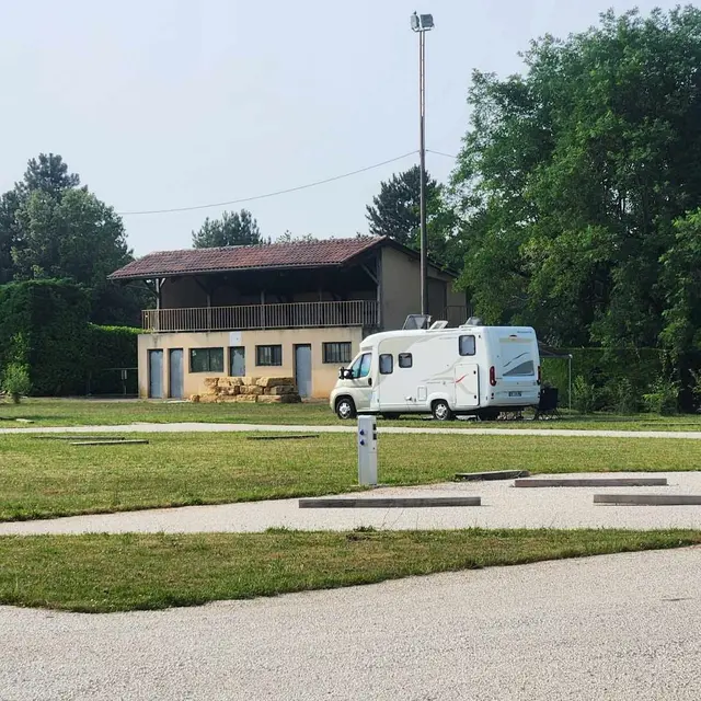 AIRE DE CAMPING-CAR DE SAINT-CRÉPIN-ET-CARLUCET 1