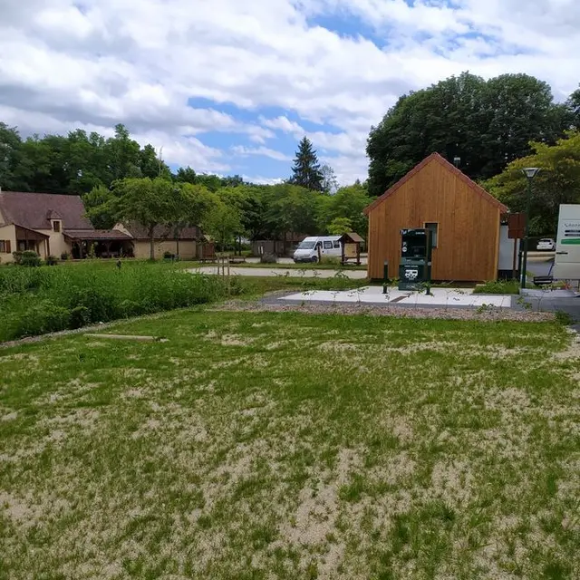 Aire de stationnement du Lavoir, St Geniès