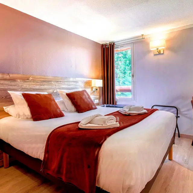 Brit Hôtel - Lons - chambre double