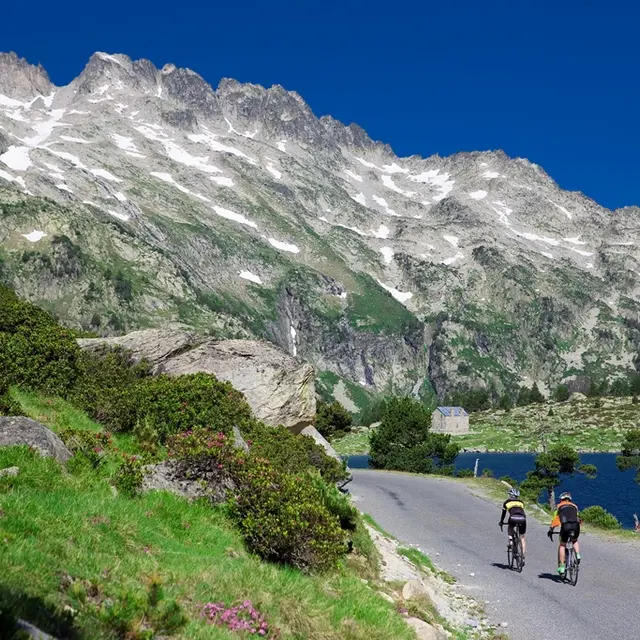 LA ROUTE DES LACS