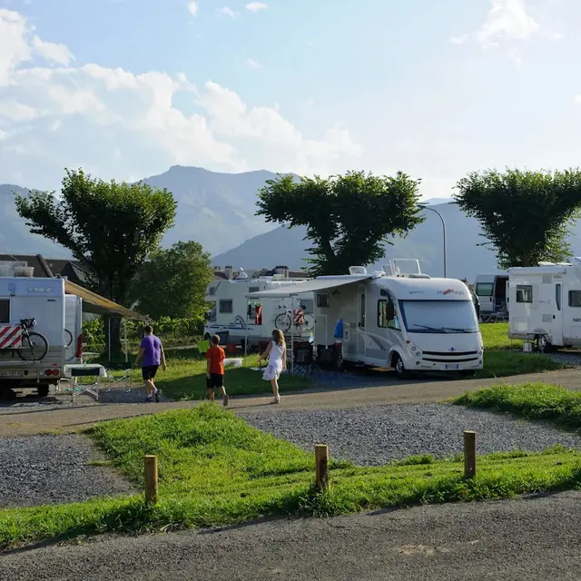 AIRE DE CAMPING-CARS CAMPING LE VIEUX BERGER