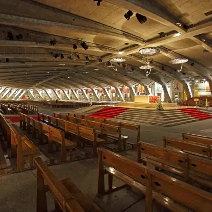 Lourdes Basilique Souterraine Saint Pie X