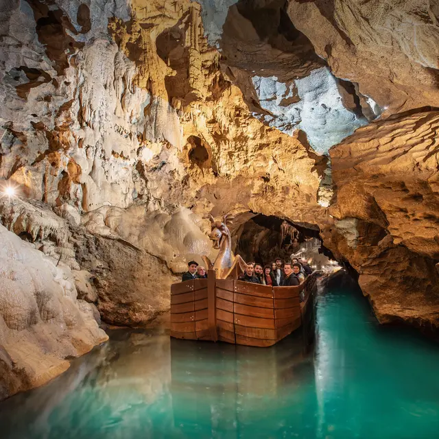 Bateau eau claire ©Grottes de Bétharram_2023