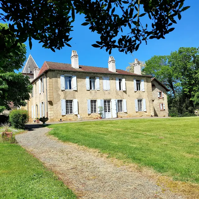 Chateau Perron vue arriere © MDatola