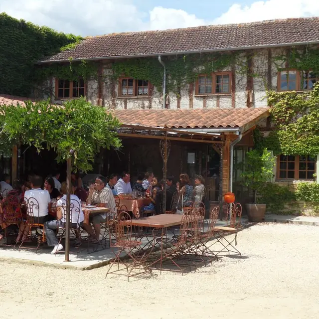 Exterieur Gers Auberge Pouylebon  ©Ferme de l'Aoueille