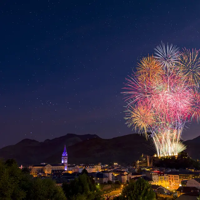 Feu d'artifice vue sur ville_BD