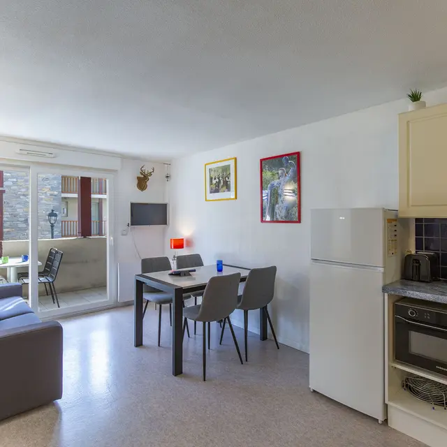 LOCATION_SAINTLARY_T2+_VILLAGE_HYPERCENTRE_GRANDEPIECEDEVIE_ETE_HIVER_FAMILLE_COUPLE_WIFI_ETAGE1_BALCON_DESIGN