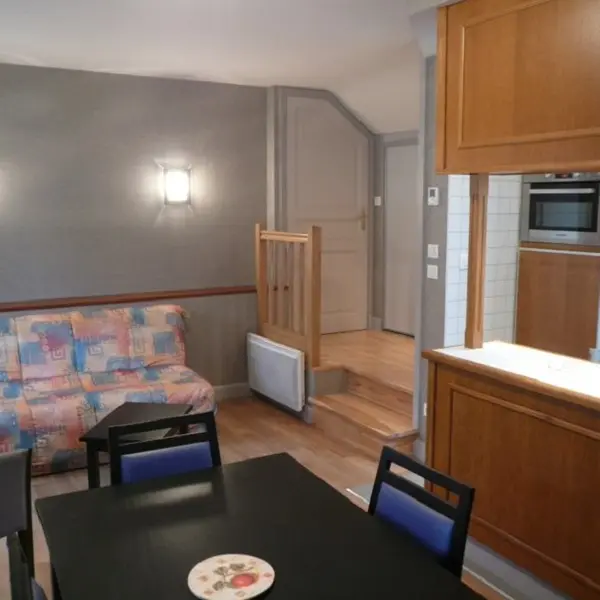 LOURDES-ADE-LOCATION-MAISONGROSSE-1R-ETAGE
