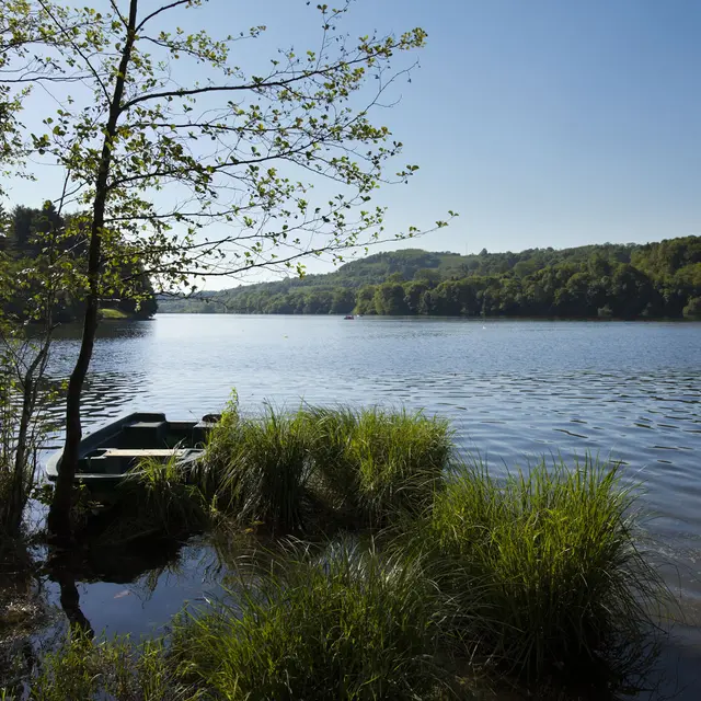 Lac de Lourdes - barque_BD©P. Vincent-OT Lourdes_2013 (1)