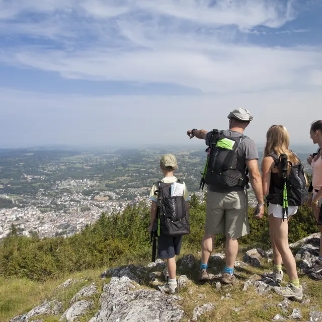 Pic du Jer - Famille randonneurs 1_BD©P. Vincent-OT Lourdes_2013