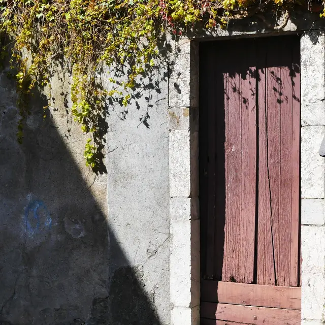 Porte ancien presbytère ©OTLourdes_2023
