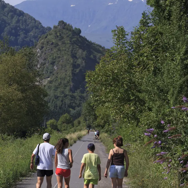 Voie Verte des Gaves - Marcheurs_BD©P. Vincent-OT Lourdes_2013