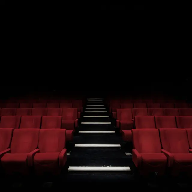 cinéma felix-mooneeram-unsplash
