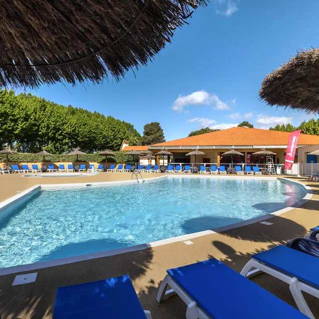 ©Azureva- Saint Cyprien-PISCINE-16